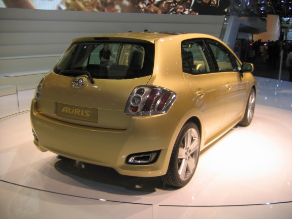 Toyota_Aurius.JPG